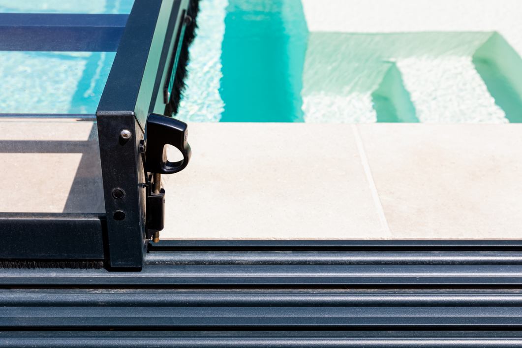 Comparez les prix et modèles d’abris de piscine avec Piscines Pole Sud Vertou